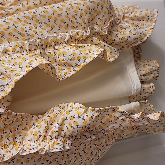 Yellow and white sleeveless midi dress, two layers, size small, ruffle design - Picture 5 of 5